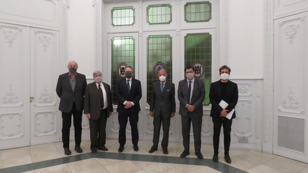 El Gobierno y la UIA se reunieron y limaron asperezas