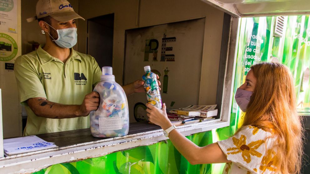 Reciclaje: Las botellas de amor ya se pueden entregar en los puntos verdes de la Ciudad