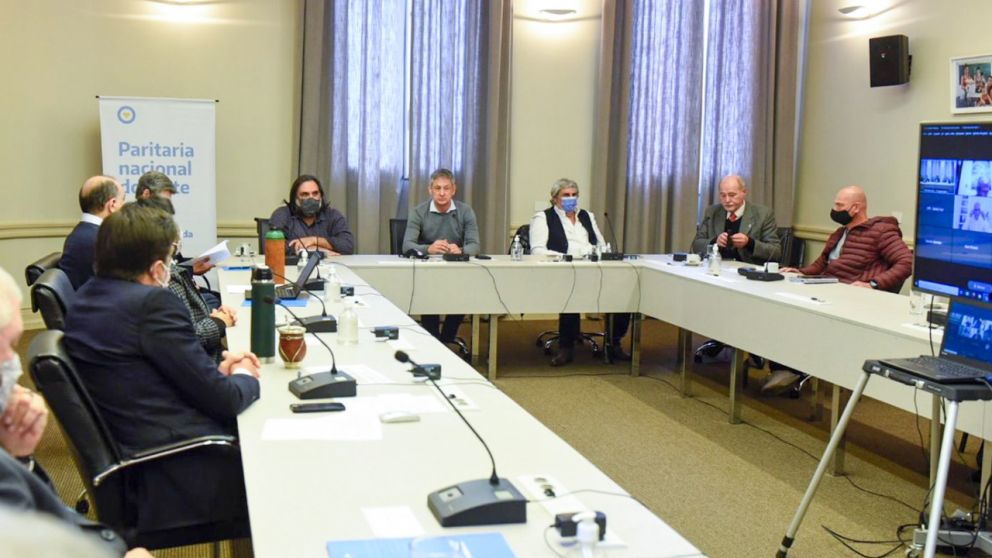 Un encuentro presencial para sellar el convenio de salario, como anticipó BAE Negocios