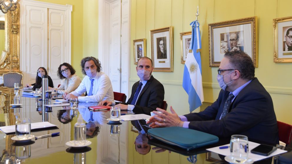 Definiciones económicas en medio del debate de candidaturas