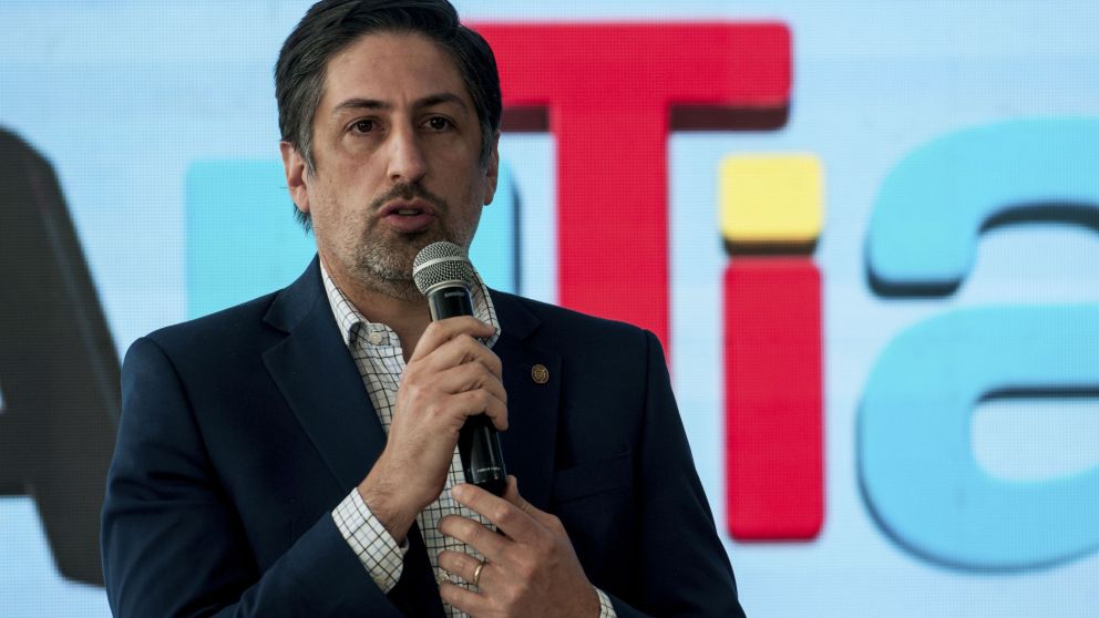 Trotta analizó la discusión salarial 2021 con los docentes en su visita a Santiago del Estero