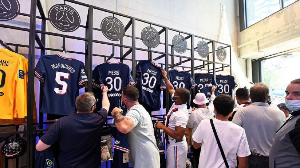 El PSG obtuvo cifras millonarias con la venta de camisetas de Messi con la 30