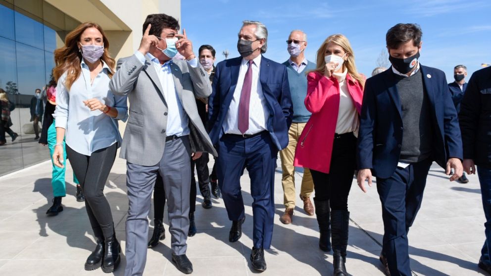 Victoria Tolosa Paz, Fernando Espinoza, Nicolás Trotta, Alberto Fernández, Daniel Gollan, Verónica Magario y Axel Kicillof en la inauguración del CUDI