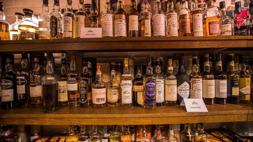 La producción artesanal de bebidas blancas estará regulada en Mar del Plata