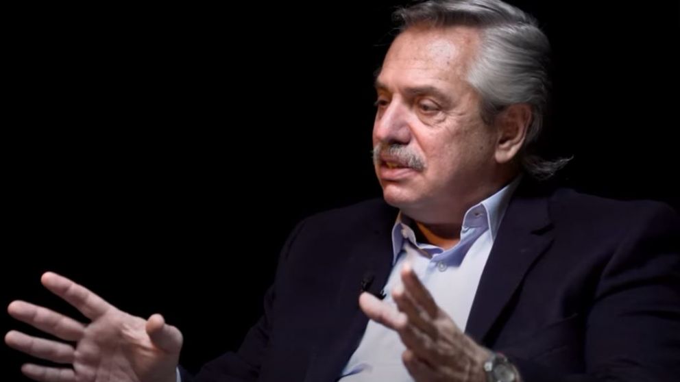 Alberto dio su postura sobre las criptomonedas en una entrevista por Youtube con el periodista Julio Leiva