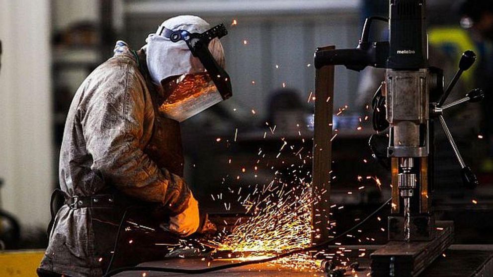 Los expertos proyectaron un alza del Producto Interno Bruto (PIB) chileno del 3% para 2022