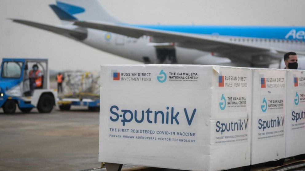 Sputnik V: el lunes llegaron 400.000 dosis del segundo componente