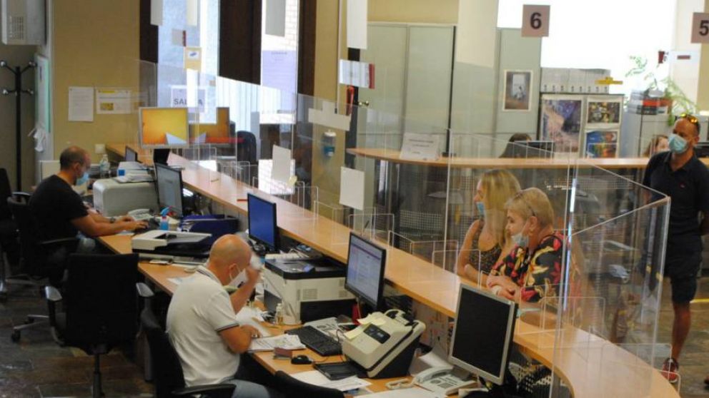 Quienes hayan rechazado vacunarse igual deberán volver a la presencialidad en el Estado