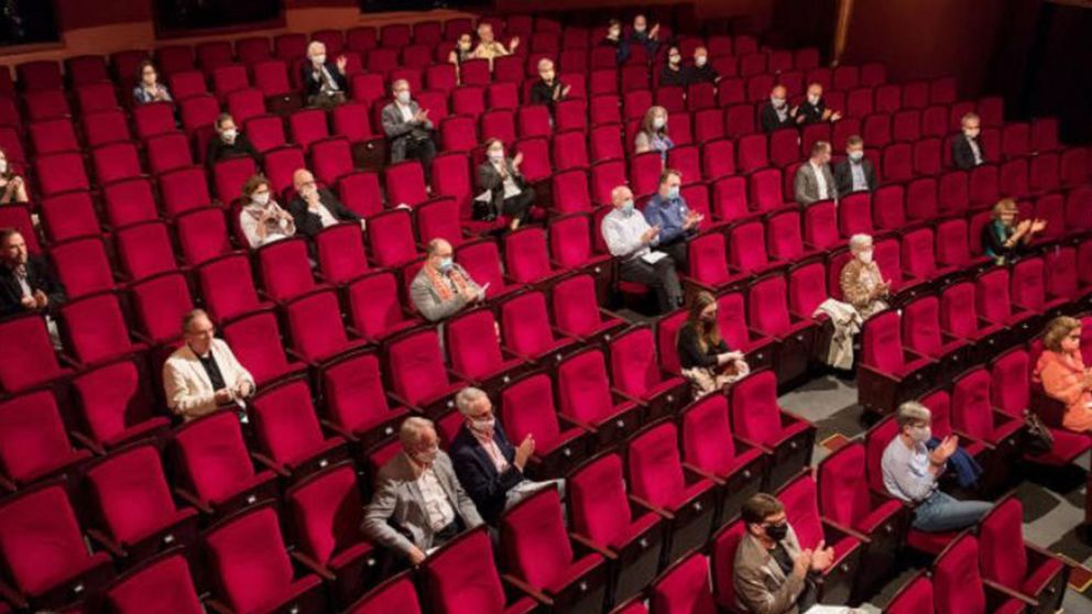 Los cines y teatros podrán ocupar hasta el 50% de las salas