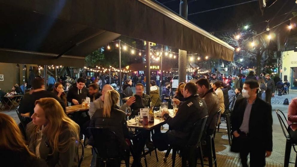 Los locales gastronómicos podrán abrir, incluso en espacios cerrados, con un aforo del 70%
