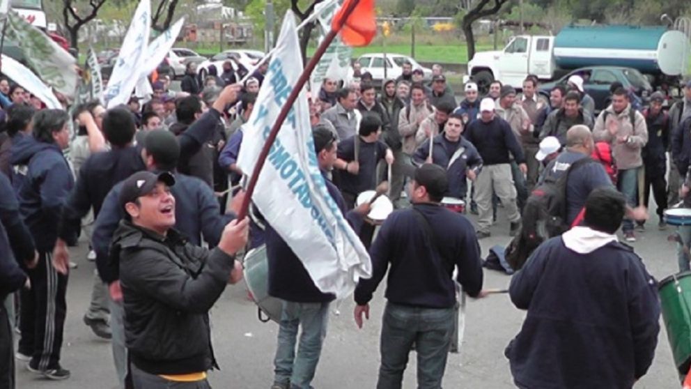 Aceiteros negocia en base a un "Salario Mínimo, Vital y Móvil real" y en virtud de la Constitución, destacan