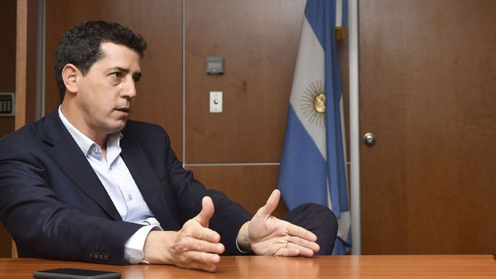 Eduardo "Wado" de Pedro está aislado de manera preventiva por contacto estrecho de Covid