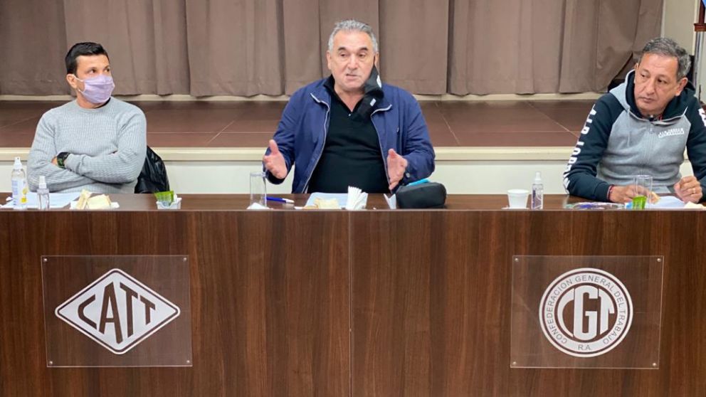 Juan Schmid, el actual mandamás de la confederación a la derecha Omar Maturano (La Fraternidad)