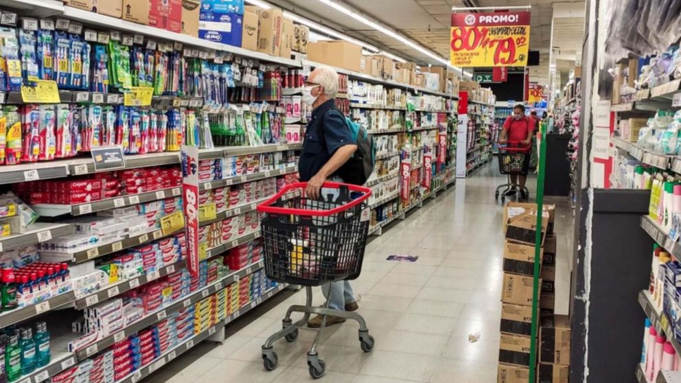 El consumo cayó en mayo y el Gobierno busca impulsarlo