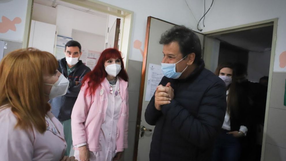 Antes de ir a Bahía Blanca, Manes visitó el miércoles el hospital “Isidoro Iriarte” de Quilmes
