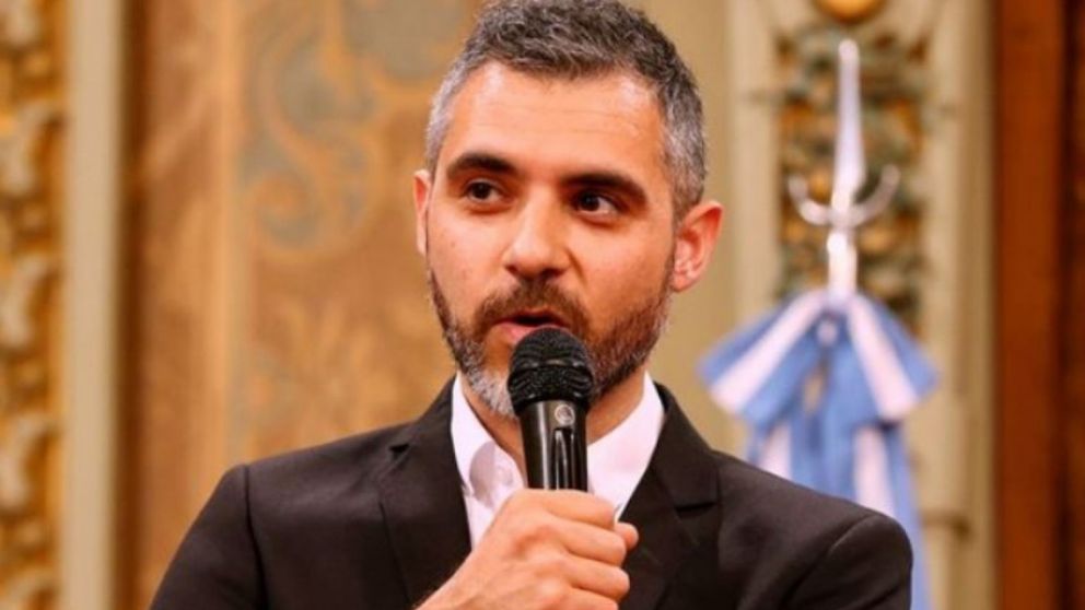 "Irte a otro lugar porque no querés pagar impuestos, me parece profundamente antidemocrático", dijo