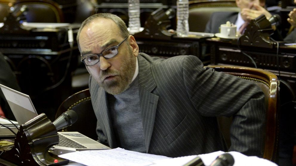 El diputado de Juntos por el Cambio habría transferido dólares sin declarar al exterior