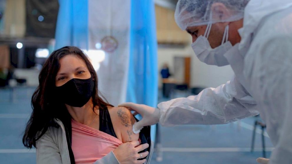 El 20% de la población mayor de 18 años ya fue vacunado con las dos dosis