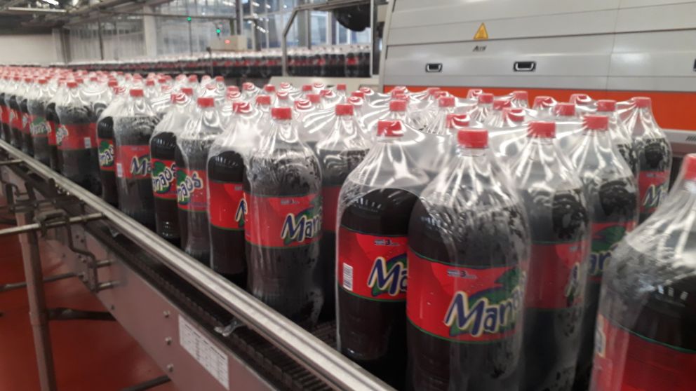 La marca de gaseosas Manaos libra una batalla con las grandes cadenas de supermercados que decidieron dejar de comprarle por no acordar con los precios