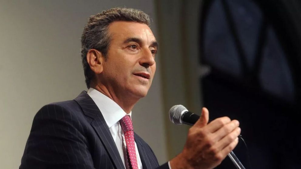 Randazzo insistió con una nueva ley laboral que reemplace las indemnizaciones por un seguro por 12 meses.