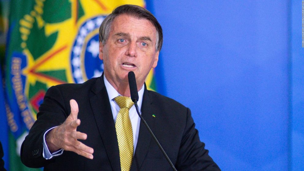 Bolsonaro asegura que hará "lo que sea necesario" para imponer la impresión de los recibos en papel