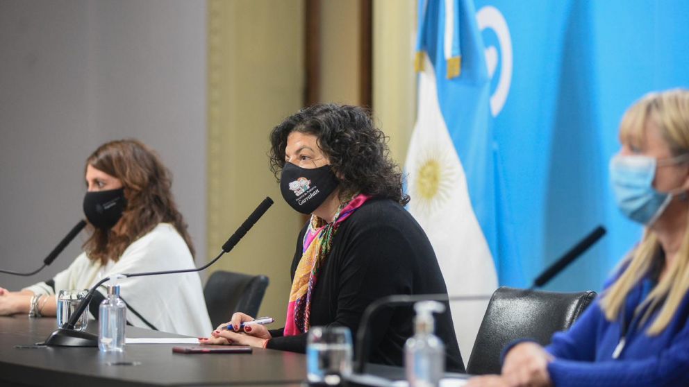 Vizzoti asegura que las nuevas negociaciones agilizarán la vacunación en jóvenes menos de 18 años