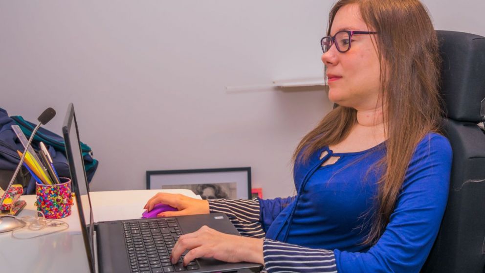 Valeria Rocha, apasionada por la programación: "El home office ayuda un montón a la inclusión de personas con discapacidad"