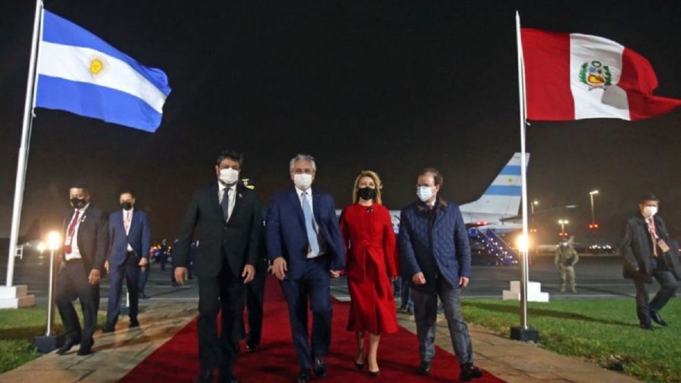 Alberto Fernández y la comitiva que viajó a Perú se mantendrán aislados