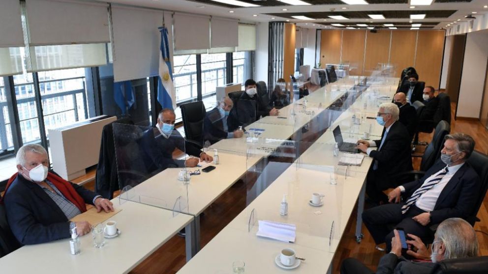 Las audiencias de mercantiles y cámaras empresarias por la revisión son presenciales