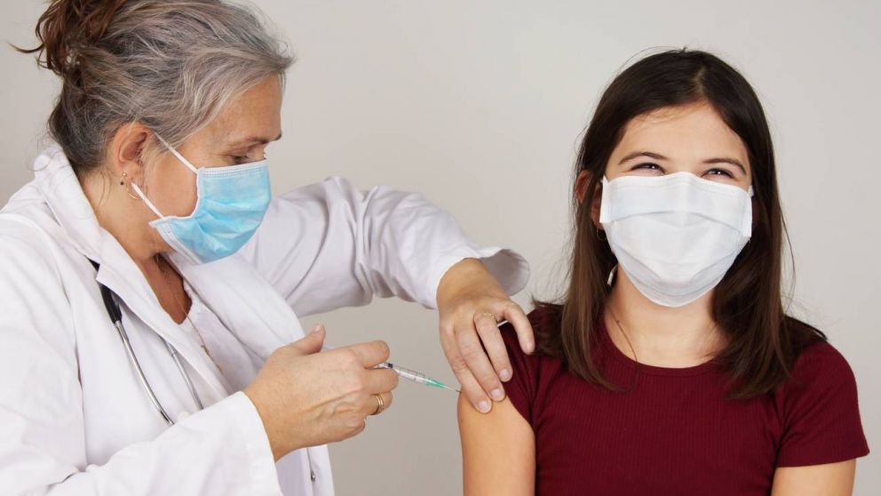 Agencias Internacionales recomiendan la vacuna de Moderna para inocular a personas de 12 a 17 años