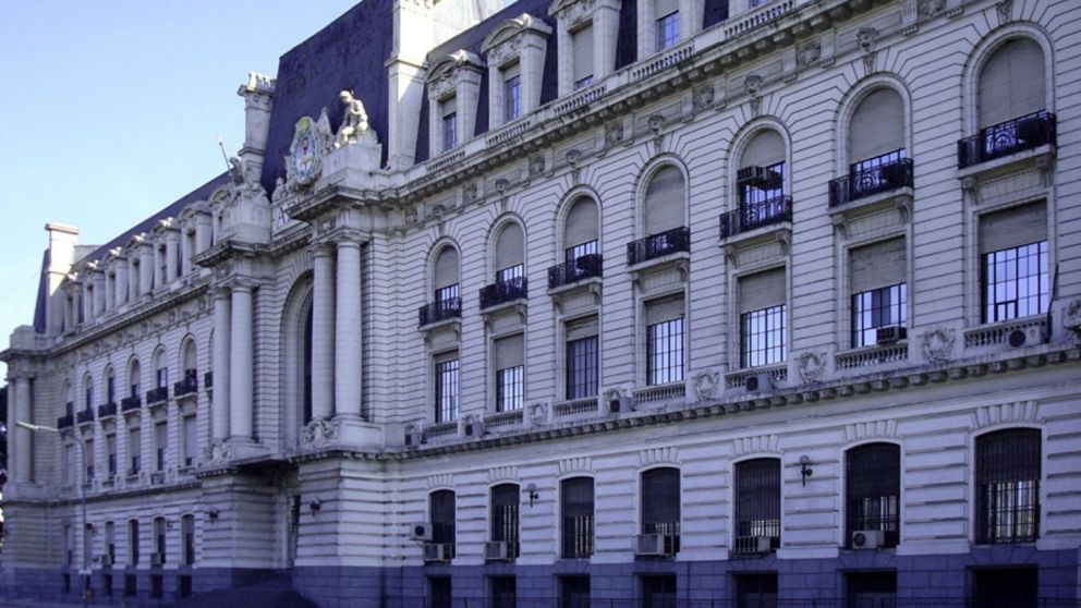 Aduana inició una investigación sobre el envío de "material bélico" a Bolivia