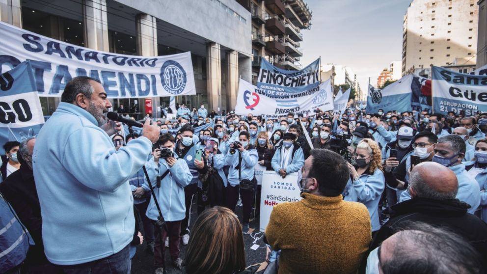 "Hay quien y quienes dicen temerariamente que se terminó la pandemia", advirtió Daer desde las movilizaciones