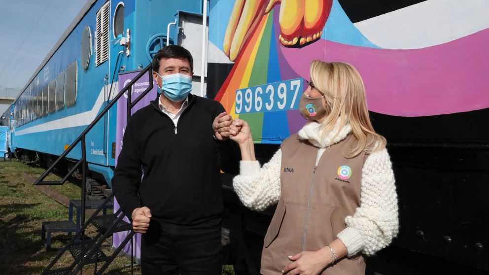 Fabiola Ya�ez visit� el Tren de Desarrollo Social junto a Daniel Arroyo