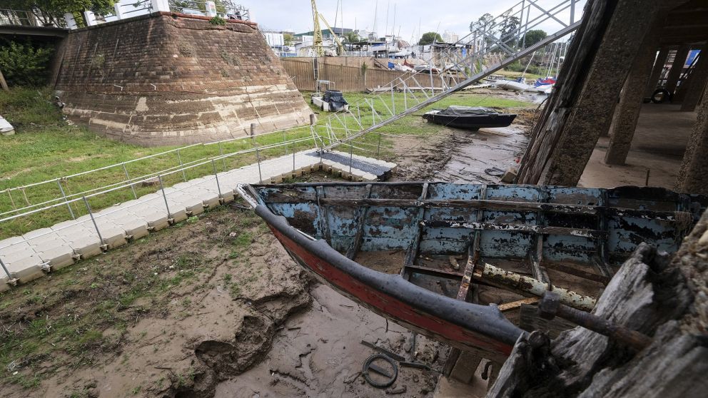 Daños y polémica por la bajante histórica del río Paraná