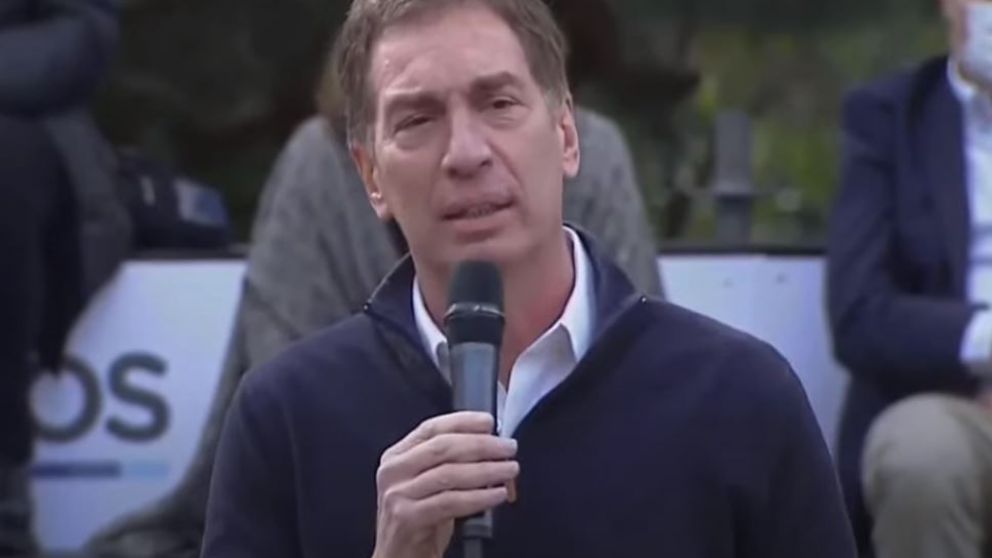 Santilli se lanz� en un acto al aire libre en el Club H�pico y de Golf de City Bell