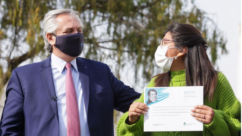 El presidente, el ministro Nicolás Trotta y el gobernador Axel Kicillof entregaron las Becas Manuel Belgrano a alumnos de la UNAJ