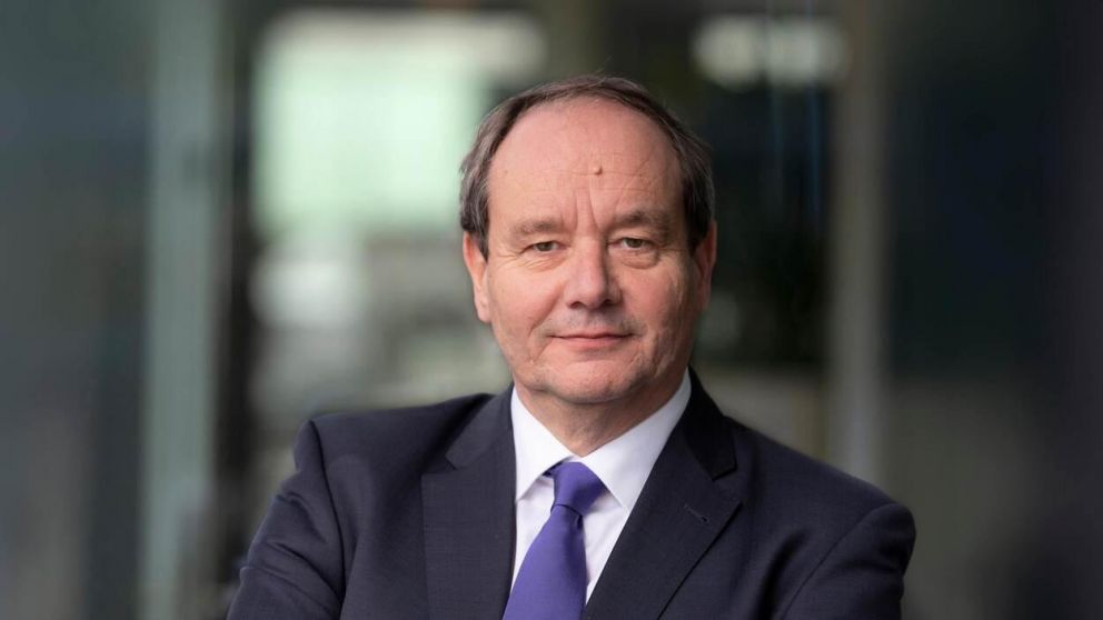 El holandés Hans Vulbrief, leyó una declaración afirmando que la luz verde a los primeros desembolsos, pueden ser un "no" a los siguientes