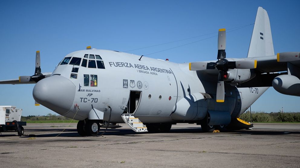El envío del armamento se realizó en un avión Hércules C-130 de la Fuerza Aérea argentina, junto con gendarmes del Grupo Alacrán