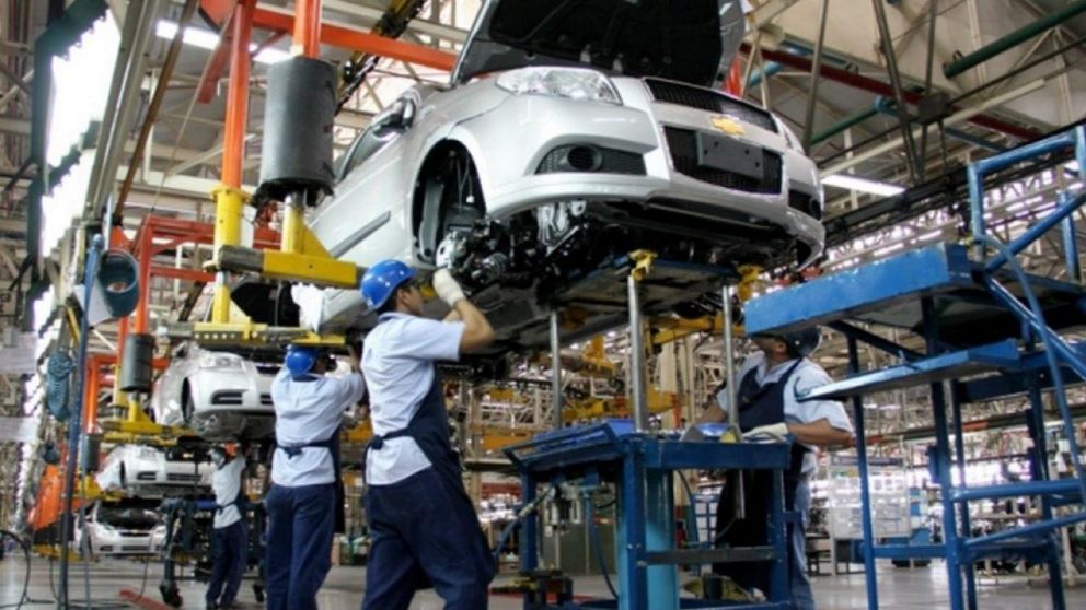 La industria automotriz quedó un 2,1% abajo de la producción que tenía en abril 2019