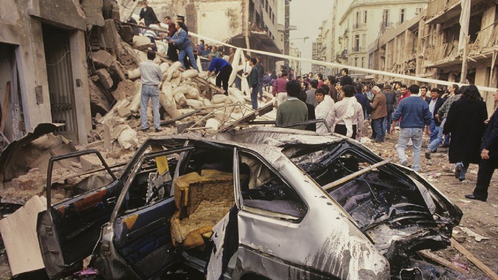 El autobomba que destruyó la AMIA. Foto: Julio Menajovsky