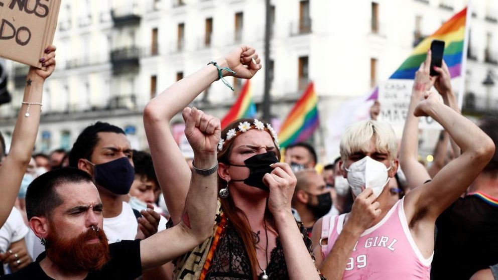 La UE inicia acciones legales contra Hungría y Polonia por violar los derechos LGBT