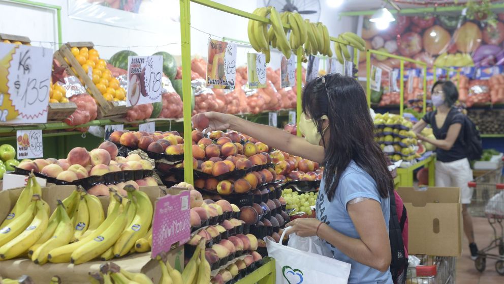 Un clásico argentino, el precio de alimentos contra la debilidad de los sueldos y en pandemia como agravante