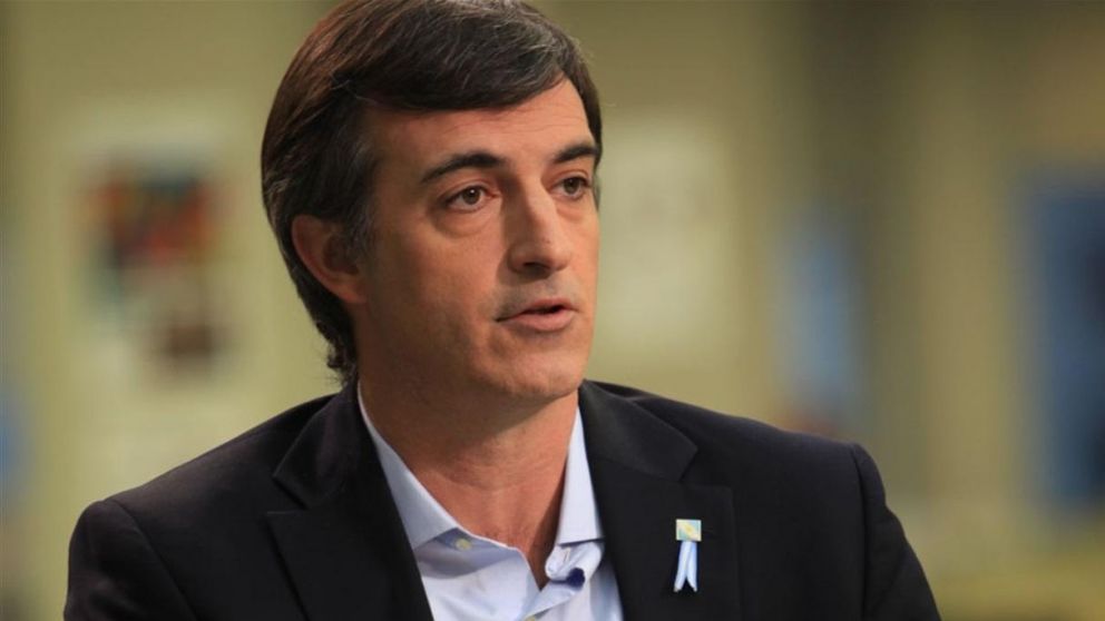 Esteban Bullrich tiene vuelo de regreso de Estados Unidos