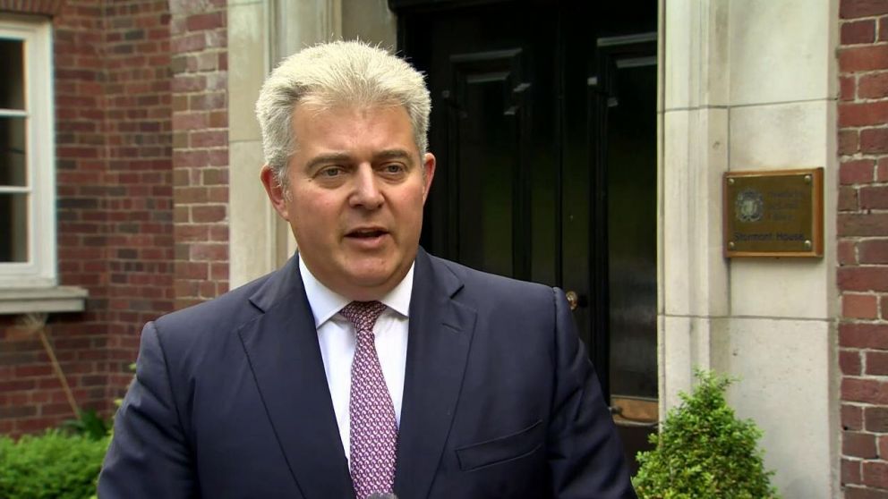 Brandon Lewis anticipó que el proyecto será debatido en las próximas semanas