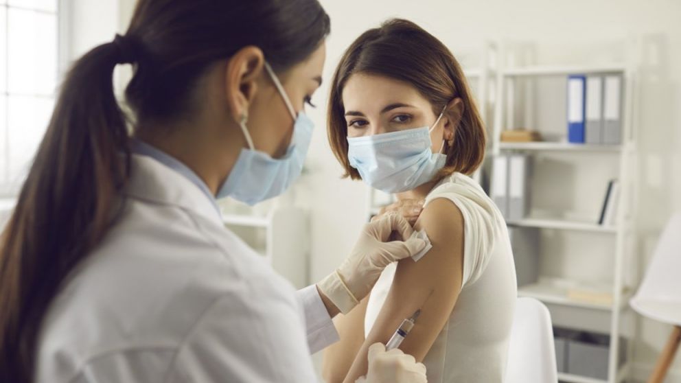 Vacuna Covid: Los cambios en la menstruación podrían durar uno o dos meses