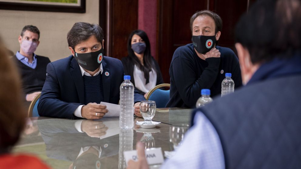 Kicillof se reunió este martes con los representantes gremiales de los estatales y docentes bonaerenses