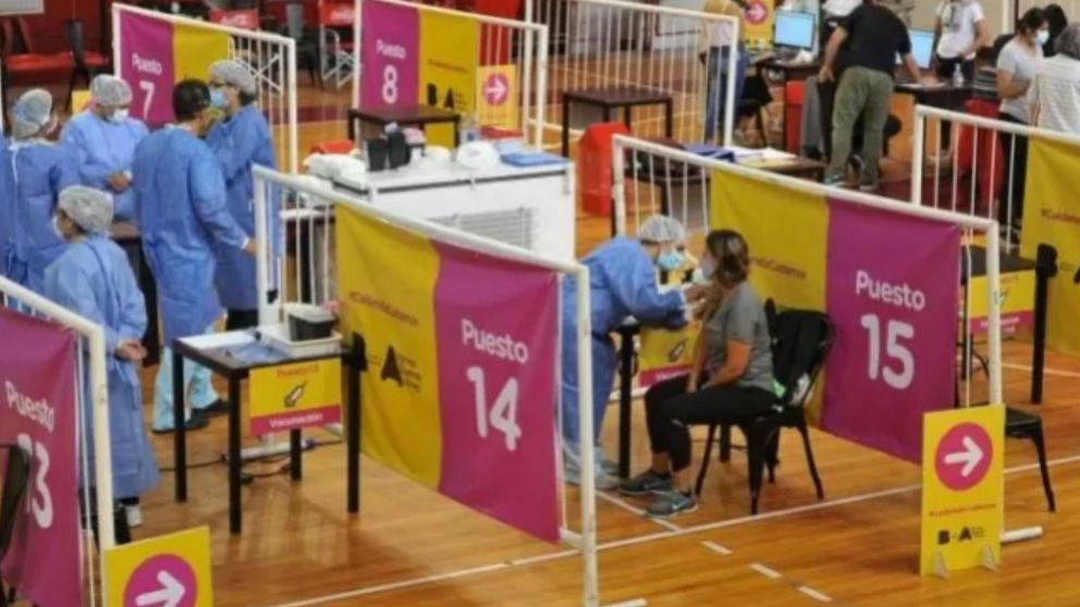 Fernán Quirós confirmó que CABA ya aplicó 2.104.854 vacunas