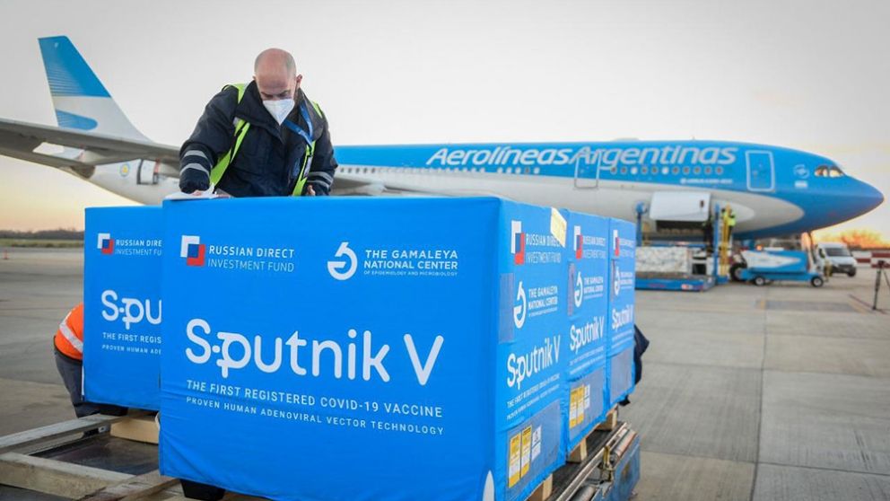 Adem�s del vuelo con Sputnik V, tambi�n llegan este lunes vacunas de AstraZeneca y de Sinopharm