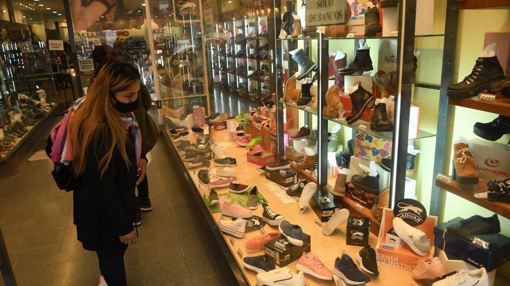 La industria del calzado denuncia escasez de cuero