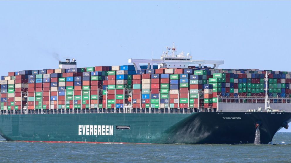 El barco fue golpeado por una fuerte corriente de viento que lo hizo desviarse